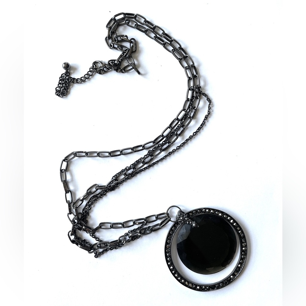 Dazzling necklace large pendant and rhinestones frame long chain NEW